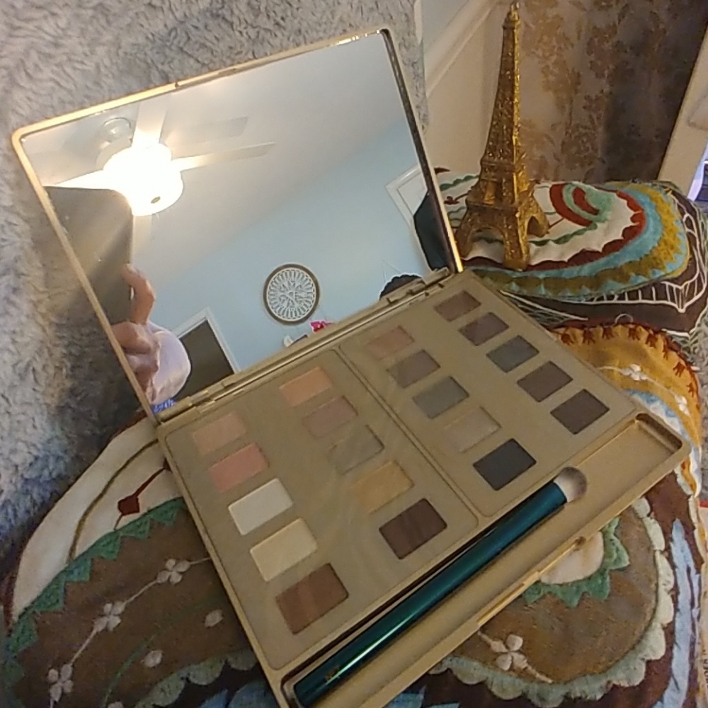 🎨 No 7 Ultimate Eye palette